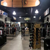 รูปภาพถ่ายที่ CALI Strong: The California Sports Store โดย CALI Strong: The California Sports Store เมื่อ 5/28/2018