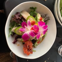Foto tomada en Buddha&amp;#39;s Favorite Sushi  por Courtney L. el 7/16/2020