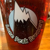 รูปภาพถ่ายที่ Lone Peak Brewery and Taphouse โดย Lucas D. เมื่อ 2/5/2021