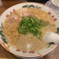 Photo taken at ラーメン魁力屋 by Elly v. on 11/19/2023