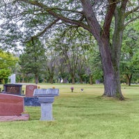 Foto tomada en Arlington Park Cemetery  por Arlington Park Cemetery el 5/31/2018