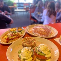 Photo taken at Snooze, an A.M. Eatery by Hasan M. on 5/12/2023