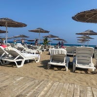 Снимок сделан в Mavi Beyaz Otel &amp;amp; Beach Club пользователем Harun Sarıbaş 8/27/2023