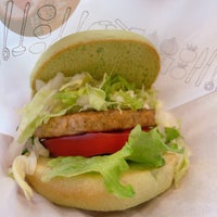 Photo taken at MOS Burger by ソレ on 3/19/2022