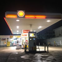 Foto diambil di Shell oleh debtdash pada 11/6/2021