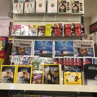 Photo taken at MPH Bookstore by debtdash on 2/6/2018
