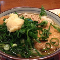 Photo taken at 楽釜製麺所 新宿歌舞伎町直売店 by turux1 on 5/15/2013