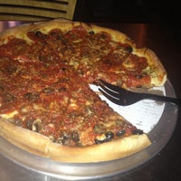 Foto tirada no(a) South of Chicago Pizza and Beef por Nick V. em 5/12/2013