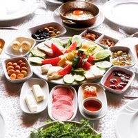 Снимок сделан в Lilyum Restaurant &amp;amp; Kır Düğünü пользователем Burak U. 8/18/2019