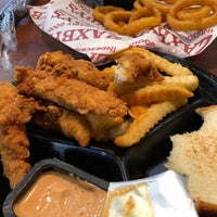 Photo taken at Zaxby&amp;#39;s Chicken Fingers &amp;amp; Buffalo Wings by Gerce on 12/27/2018