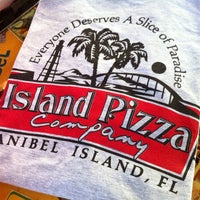 Снимок сделан в Island Pizza Restaurant пользователем Heather G. 5/11/2013