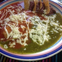 Das Foto wurde bei Totopos Restaurante Mexicano von Beatriz S. am 3/21/2013 aufgenommen