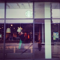 Foto tirada no(a) Starbucks por shimomuu em 1/21/2015