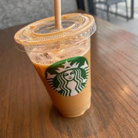 Photo taken at Starbucks by 金髪 豚. on 1/28/2021