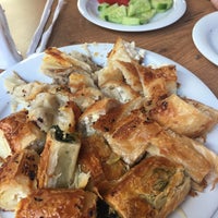 Foto tomada en Sini Ev Boregi - Baklava &amp;amp; Kafeterya  por Çiğdem T. el 9/23/2017