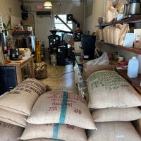 Foto scattata a Aharon Coffee &amp;amp; Roasting Co. da Si . il 11/13/2022