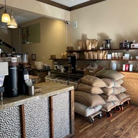 Photo prise au Aharon Coffee &amp;amp; Roasting Co. par Si . le11/13/2022