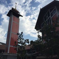 Photo taken at Masjid Kampung Siglap (Mosque) by ,7TOMA™®🇸🇬 S. on 4/7/2015