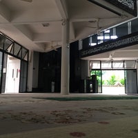 Photo taken at Darul Makmur Mosque by ,7TOMA™®🇸🇬 S. on 8/3/2016