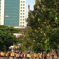 Photo taken at Shape Run Event by ,7TOMA™®🇸🇬 S. on 10/27/2013