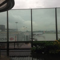 Photo taken at Smoking area C16  by ,7TOMA™®🇸🇬 S. on 12/13/2012