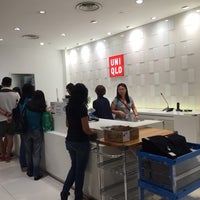 Photo taken at UNIQLO by ,7TOMA™®🇸🇬 S. on 1/1/2015