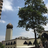 Photo taken at Darul Makmur Mosque by ,7TOMA™®🇸🇬 S. on 4/22/2015