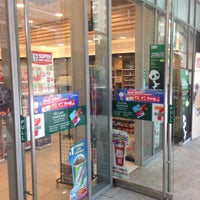 Photo taken at 7-Eleven by ,7TOMA™®🇸🇬 S. on 10/13/2012