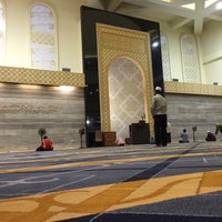 Photo taken at Al-Ansar Mosque by ,7TOMA™®🇸🇬 S. on 12/19/2015