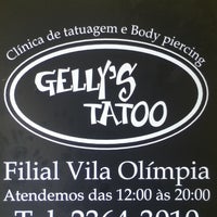 รูปภาพถ่ายที่ Gelly&amp;#39;s Tattoo โดย Galega B. เมื่อ 3/8/2013