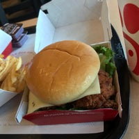 Photo taken at Chick-fil-A by えあり on 8/16/2018