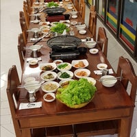 6/23/2018 tarihinde Lee J.ziyaretçi tarafından Kimsatcat Korean Restaurant'de çekilen fotoğraf