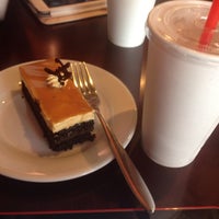 Photo taken at Highlands Coffee by Bratinella J. on 8/30/2014