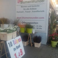 Photo taken at Blumen und Pflanzen Wunder by Julian P. on 3/29/2014