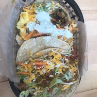 Photo taken at Torchy&amp;#39;s Tacos by Natalia I. on 4/29/2018