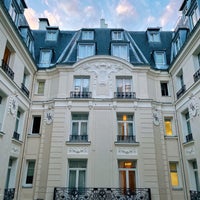 Foto diambil di Hôtel Westminster oleh Reyoufahad pada 8/27/2023
