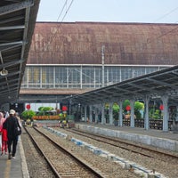 รูปภาพถ่ายที่ Stasiun Jakarta Kota โดย Gary K. เมื่อ 6/1/2024