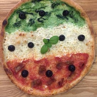 5/11/2018 tarihinde Pizza Scuolaziyaretçi tarafından Pizza Scuola'de çekilen fotoğraf