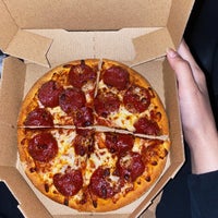 Photo taken at Domino&amp;#39;s Pizza دومينوز بيتزا by عفراء on 3/4/2021