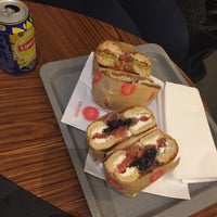 Снимок сделан в Jackie&amp;#39;s Bagelbar пользователем Chloe G. 5/19/2017