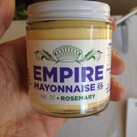 รูปภาพถ่ายที่ Empire Mayonnaise โดย Benjamin P. เมื่อ 10/13/2012