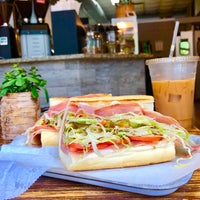 7/22/2018 tarihinde Carson A.ziyaretçi tarafından La Strada Cafe Bar'de çekilen fotoğraf