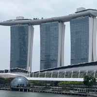 Photo taken at The Fullerton Bay Hotel by FAHAD on 9/4/2023