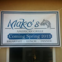รูปภาพถ่ายที่ Mako&#39;s American Grille โดย Brian T. เมื่อ 2/28/2013