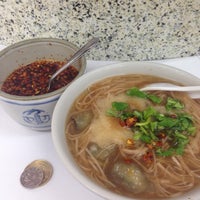 Photo taken at 兄弟蚵仔麵線 Brothers Oyster Vermicelli by 念渝 方. on 1/9/2016