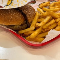 Photo taken at Burger Yiyelim by asma on 8/30/2021