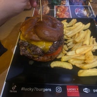 Photo taken at Lucky 7 Burgers &amp;amp; More by Alwaleed on 1/1/2024