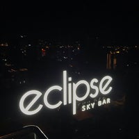 รูปภาพถ่ายที่ Eclipse Sky Bar โดย Eddy T. เมื่อ 12/6/2019