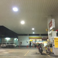 Photo taken at Shell by 𝕫𝕖! on 4/5/2017