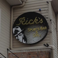 รูปภาพถ่ายที่ Rick&amp;#39;s Sports Bar &amp;amp; Grill โดย Michael B. เมื่อ 4/27/2013